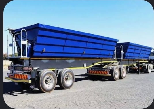 Side tipper truck bulk transport